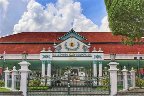 Kraton Yogyakarta, Maalauksellinen Kuva Javan Kuninkaallisesta Kodista ja Sen Henkeäsalpaavasta Kauneudesta!